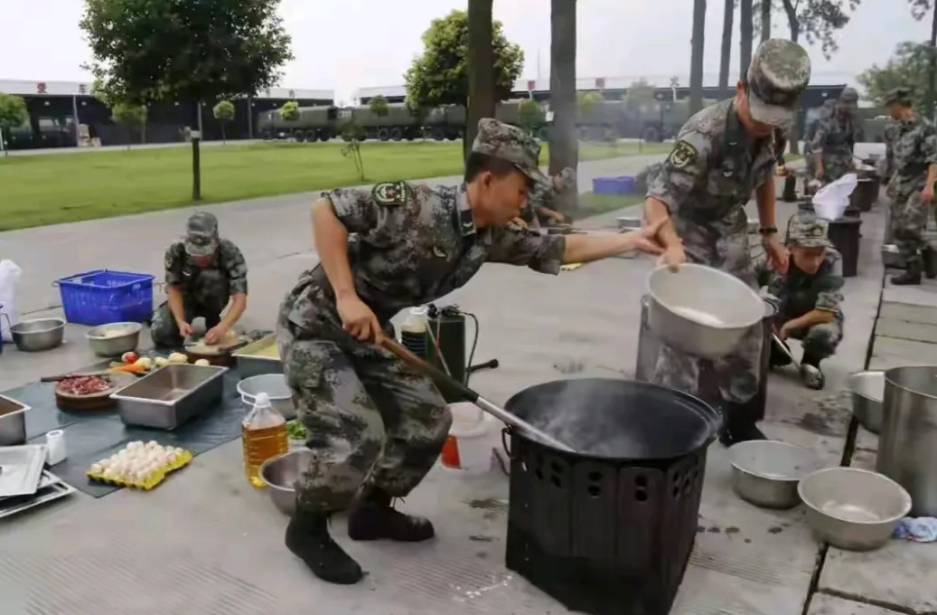 为什么部队里几乎没有人挑食？有人说之前挑食的，那都是刚入伍的新兵，只要在部队待上