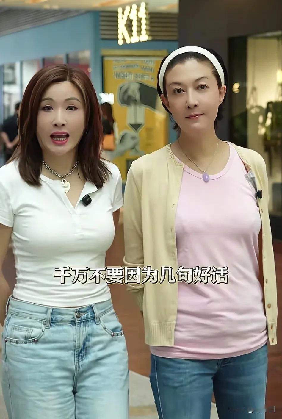 明星就是明星,普通人真的没法比。52岁吴绮莉，不管是穿着、妆容，都是那么的优美神