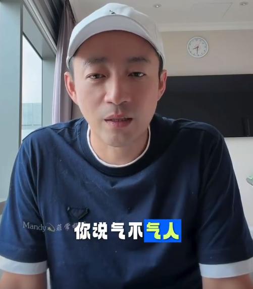 都知道小玥儿转学了，却不是转回北京上学了，而是从双语贵族学校，转到了社区的普