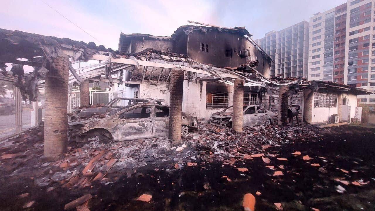 1月3日凌晨的突袭，美军空袭直接把古巴军团营房炸了，古巴军团部分人员，古巴战士，