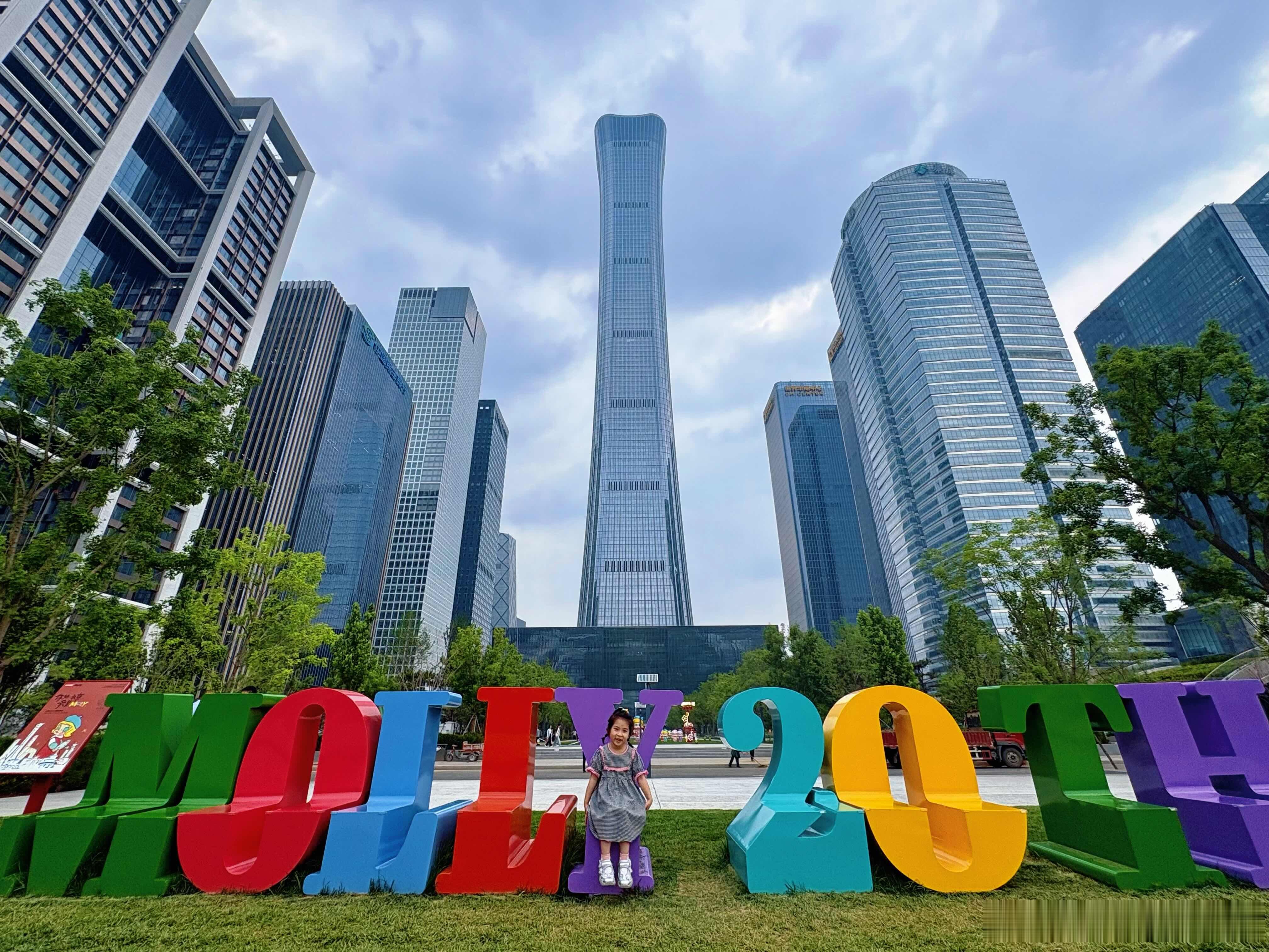 向太自曝全球房产全在自己名下，向华强一套都没有！网友：原来向老板才是真“打工的”