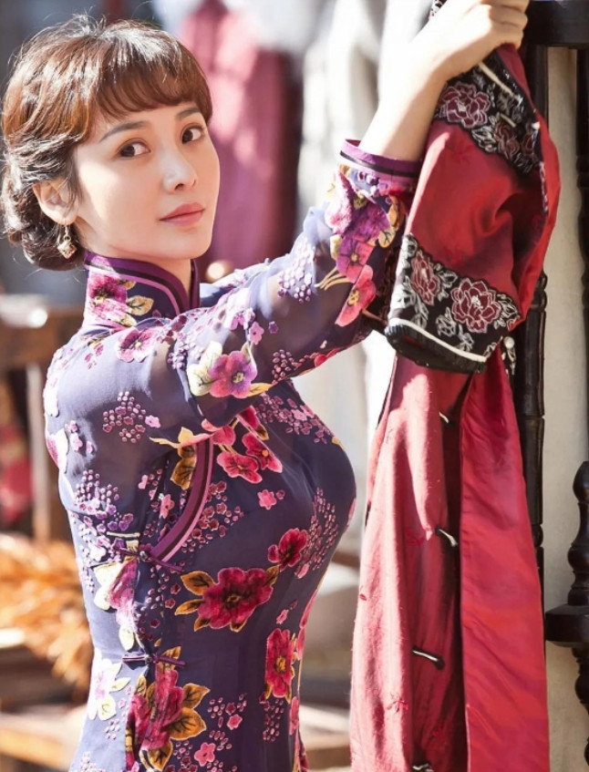 1894年，张作霖受邀前往财主于六家喝酒，殊不知是一场“鸿门宴”，期间，于六起身