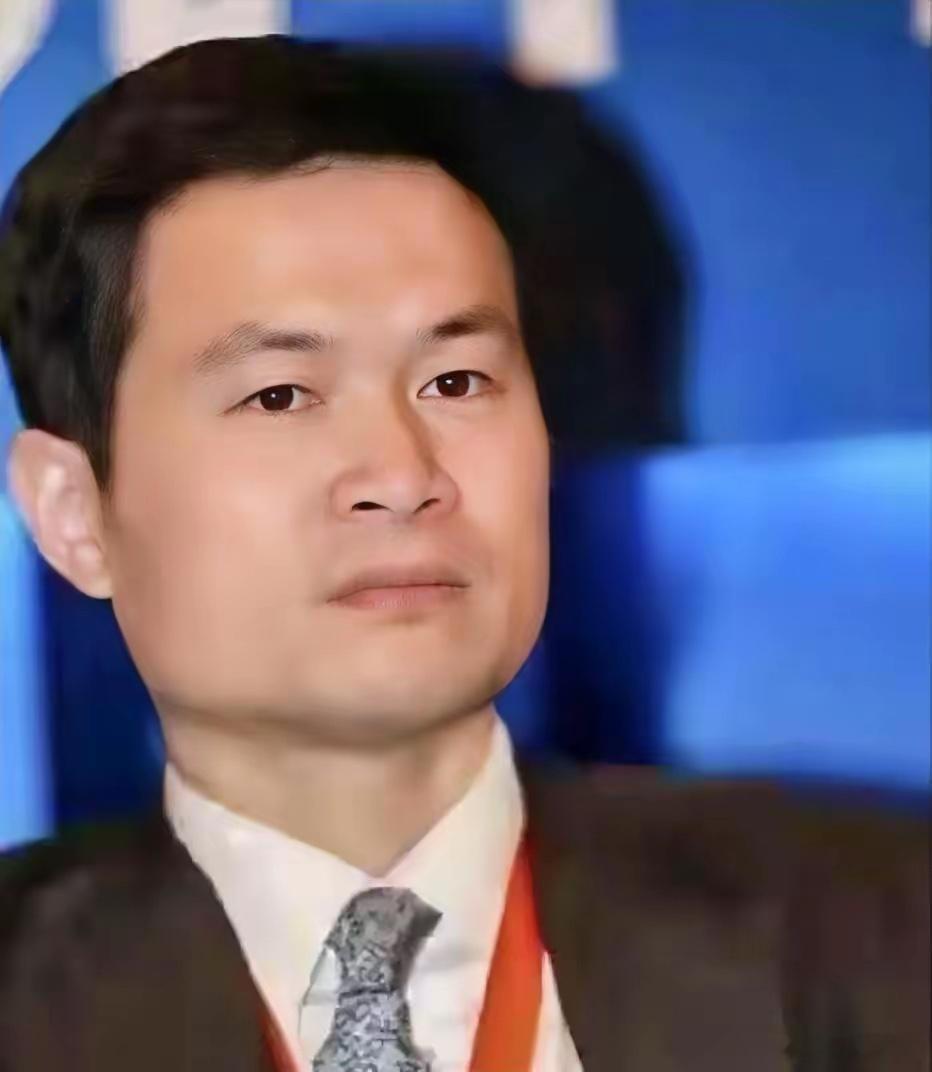建议严查中基协，理由如下：放量化被抓后仅仅过了一天，中基协便迫不及待发布声明，然