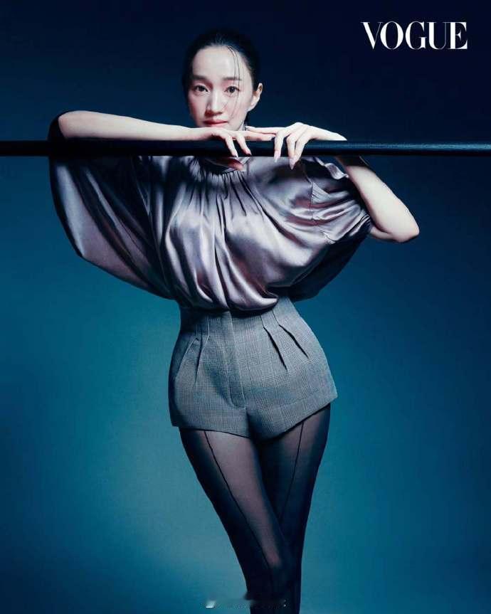 【演员秀爱时尚杂志《VogueKorea》8月刊】秀爱表示:“在休息期间，我一