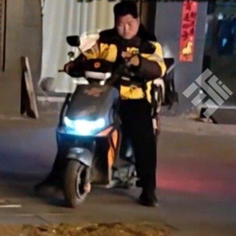 镇上唯一的外卖员月入过万，但他从来不用抢单！这把各地的“单王”都看破防了，有这