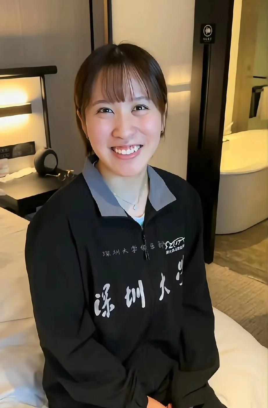 平野美宇来乒超快乐的不要不要平野这次来乒超加入深大幼儿园收获颇丰，不仅和小曼姐