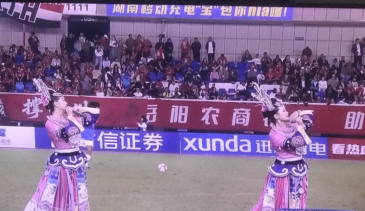 2025湘超今晚开启第二轮的争夺。第二轮首场比赛由岳阳队主场迎接邵阳队的挑战。