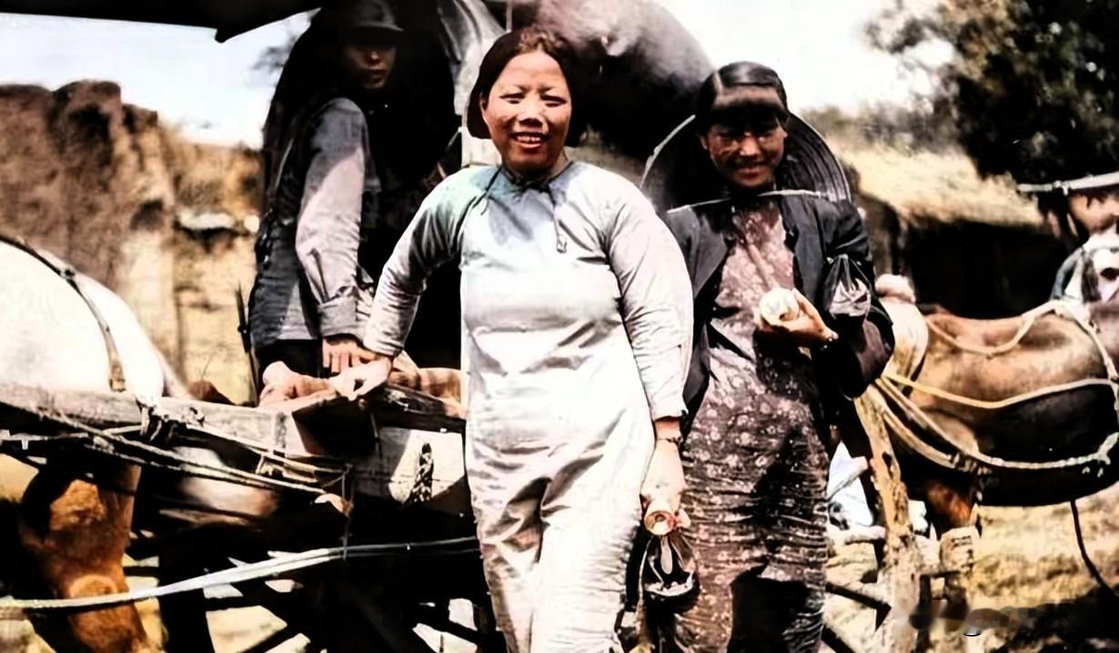这是1939年邓颖超同志奔赴延安途中的珍贵老照片。当时邓颖超在北平养病，为躲避日