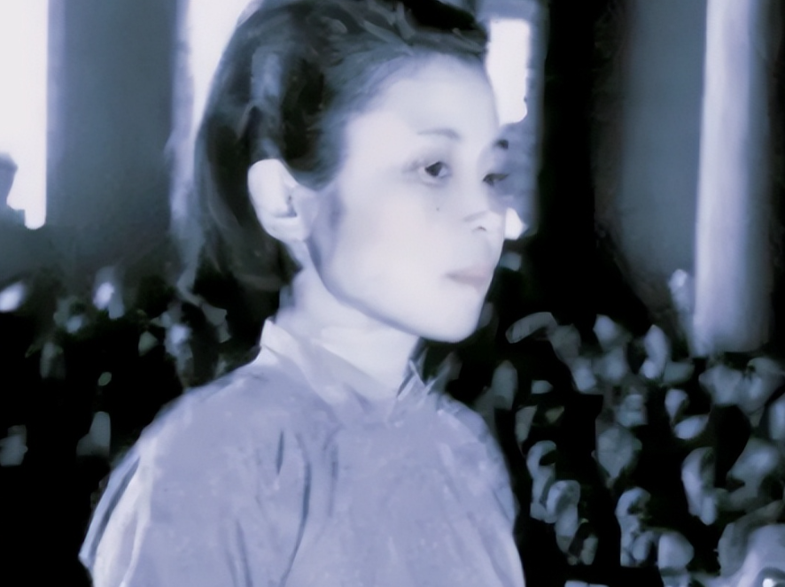 1946年，南京审判庭，叛徒陈公博的情人莫国康，接受审判时留下的老照片。一眼看上