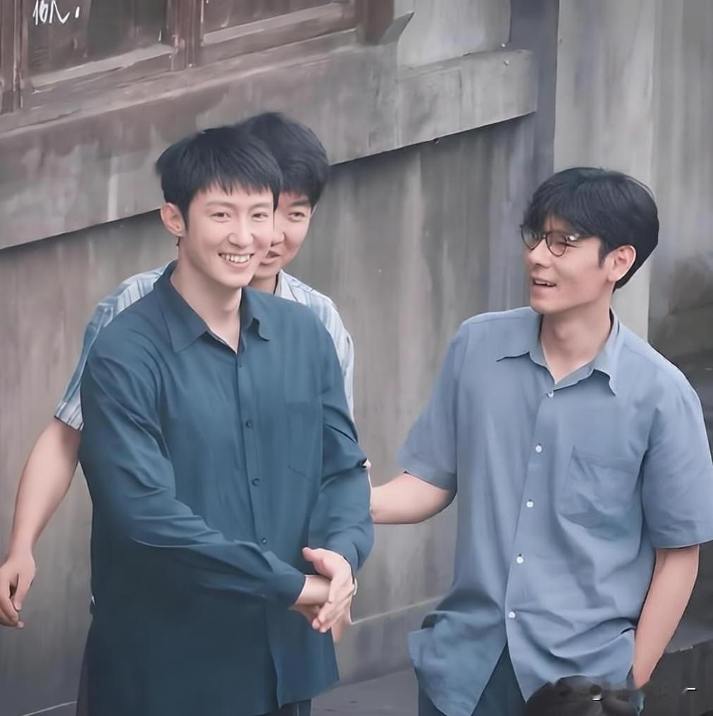 《重器》，有个细节没搞明白，就是剧中黄景瑜演的陈一众和闫佩伦演的陆则铭在