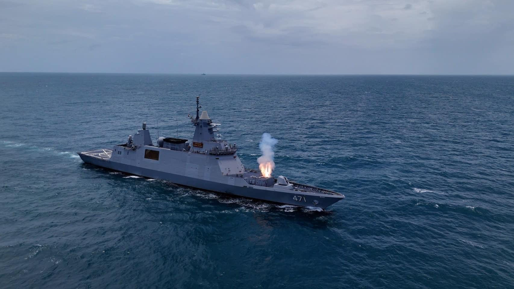 泰国“普密蓬·阿杜德”级护卫舰首舰“普密蓬·阿杜德”号(FFG-471)发射RI