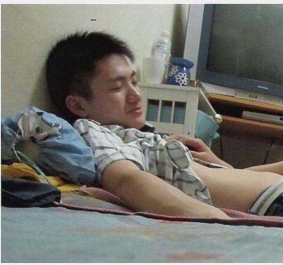 居然能在x刷到以前淡蓝的启蒙照，那时候像素还不那么好，他怎么就一根那么size的