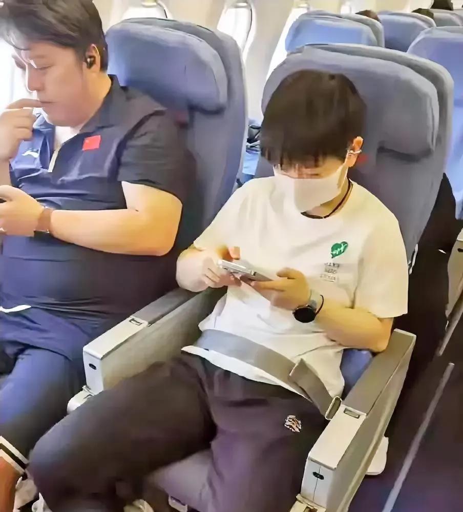 好好看这张图，那些说莎莎胖的喷子，你们还好意思张嘴么？看看莎莎白白又瘦瘦，