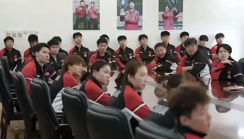 国乒女队的竞技水平分层第一层，白金级，孙颖莎，脑子与球技高度融合，以巧力克敌制