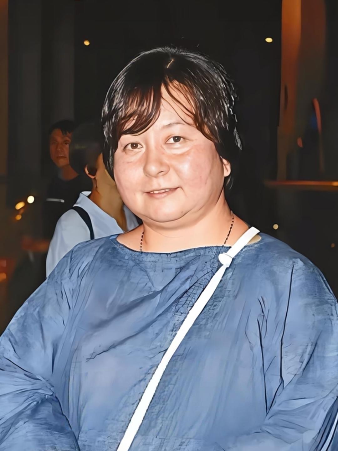 我能接受何超蕸60岁去世，也能接受她没结婚没儿没女，可我真的不能接受，她是因