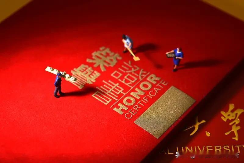 高中扩招，本科扩招，实现全员本科。早在80后读初高中时，老师就提及未来会普及高中