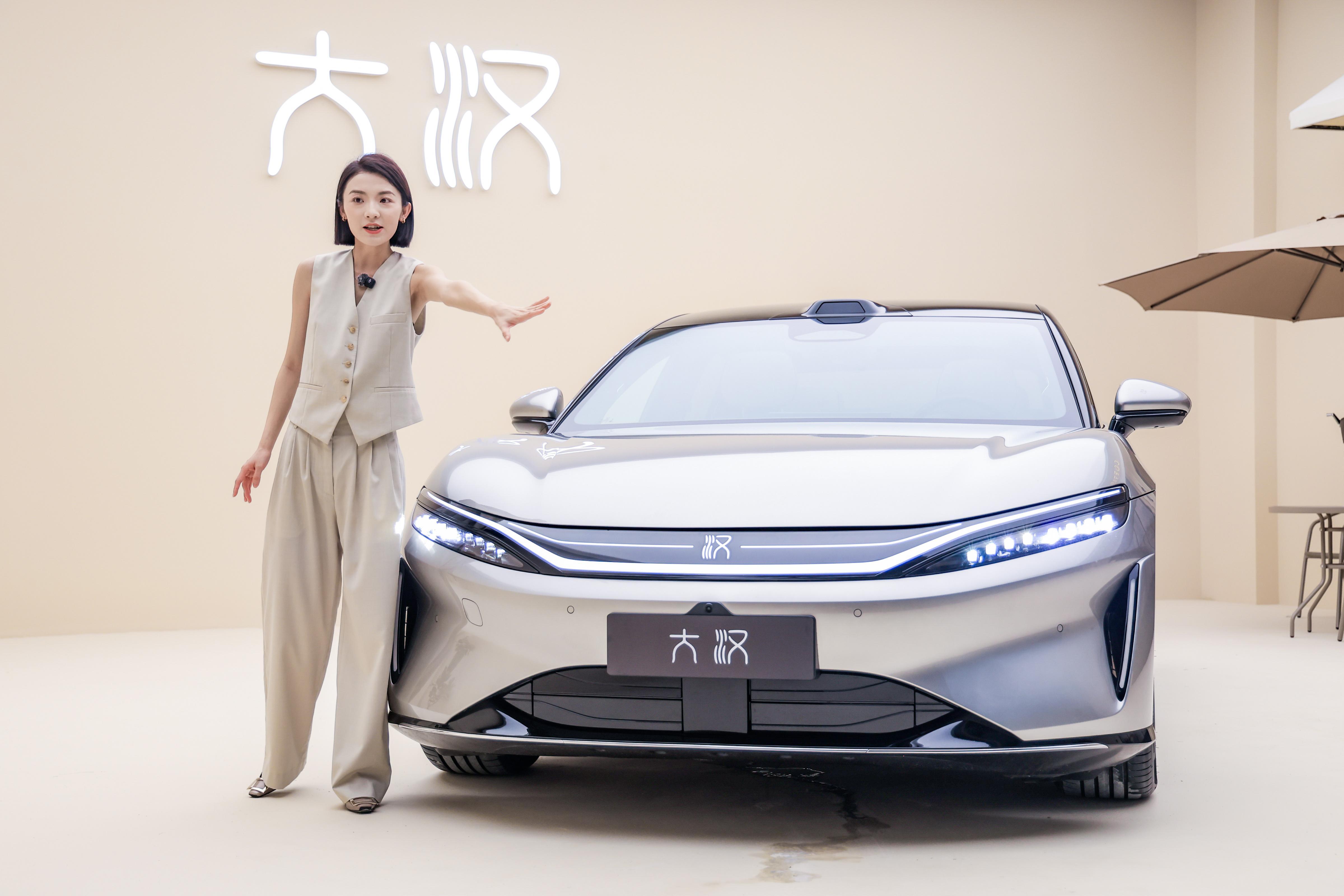 比亚迪大汉的外观怎么样？先来给大家分享一波我的工作照～从照片里看一看“端倪”。我
