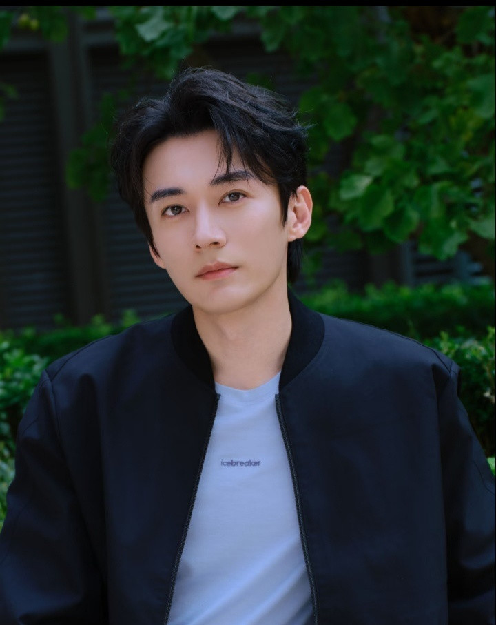 1.刘学义的《兰香如故》是捡漏来的剧，结果爆了，他也升咖了。2.朱亚文没有离婚，他老婆出来工作是因为