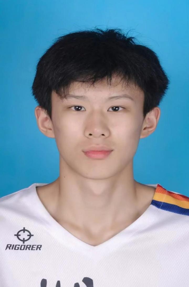 关于张涵泊年龄造假的原因，其实只有一个！今天网上疯传U18中国男篮运动员张涵