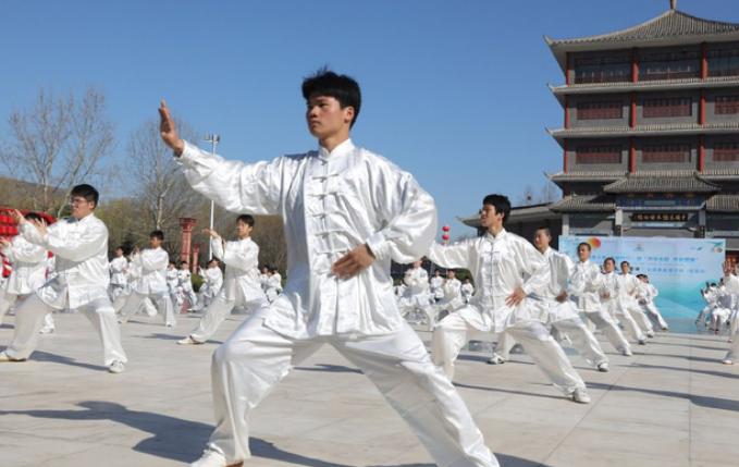 太极人必看：封住“三宝”精气神，越练越年轻！很多练太极的人，都会