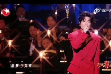 大年初一陈楚生四台晚会和快乐老友记同时播放，追得我好忙[捂脸哭]！东方卫视和上海