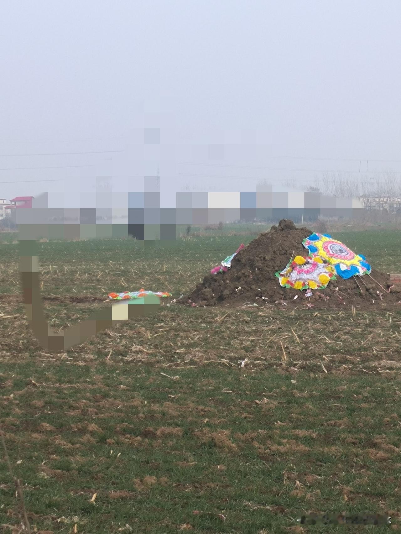 我从前只在网上见过讹人的事件，万万没料到这种事竟会发生在自己身边，一名四十多岁的