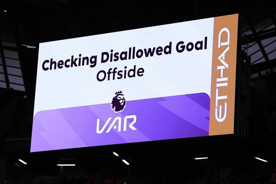 【英超主帅对裁判机构提建议】英媒消息，LMA（英格兰联赛教练协会）与PGMOL（