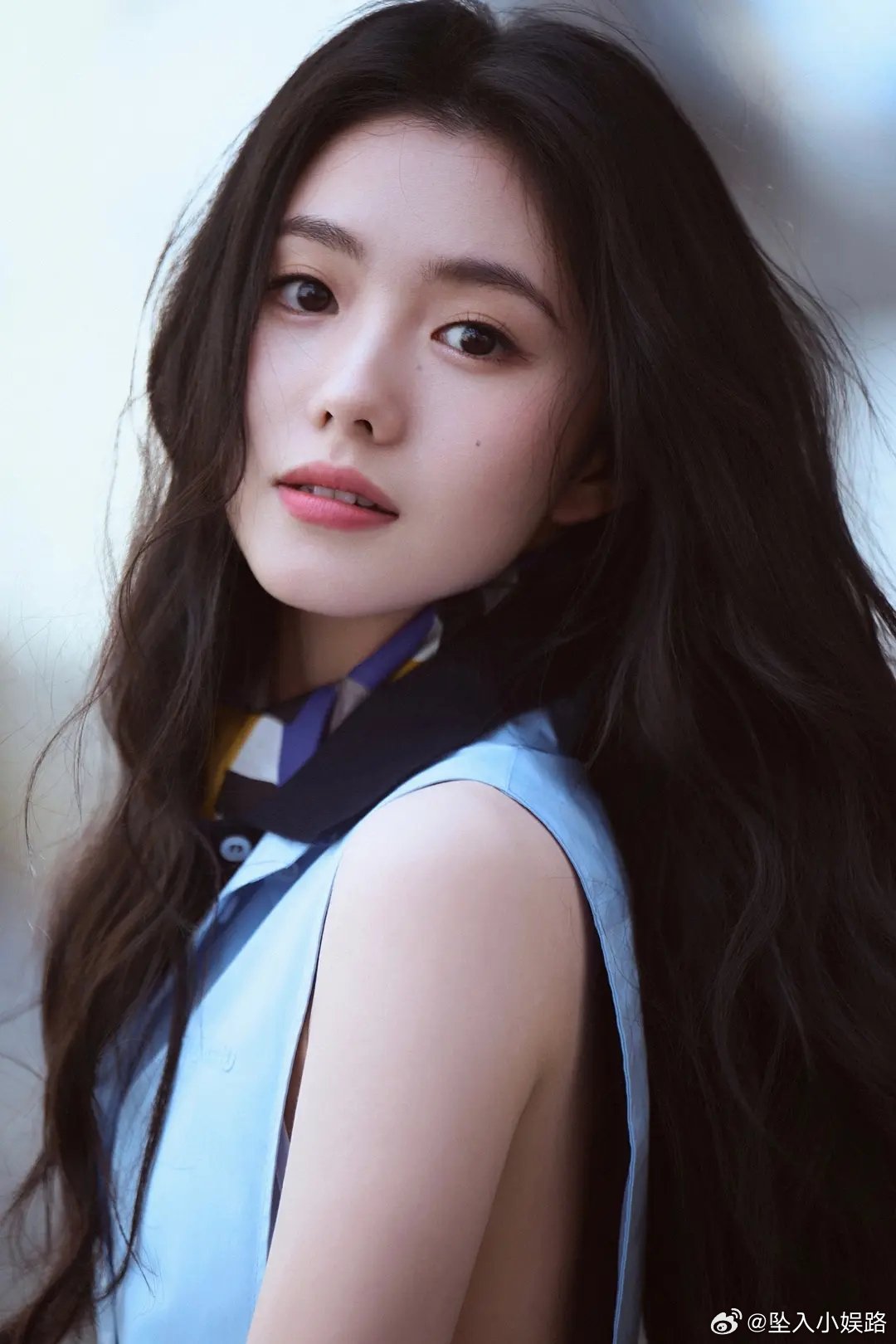 刘浩存是很漂亮但是大家能不能想想那个小女孩至今都不能出来看风景