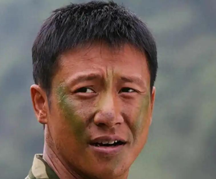演员张国强说：“当年，我演完《士兵突击》后，有次回老家，出去办事时坐出租车，下车