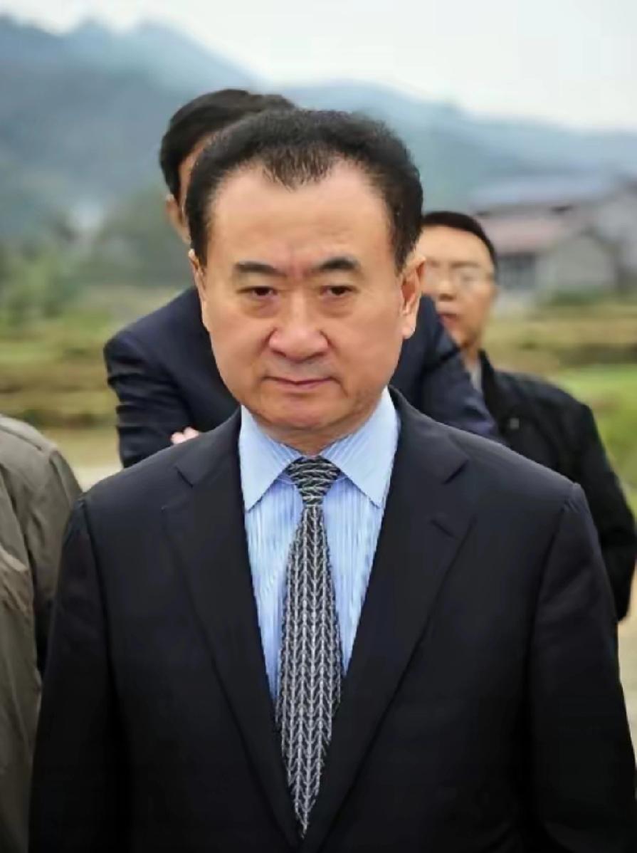 惊呆了!王健林清600000000000债00000000年硬撑，员工薪