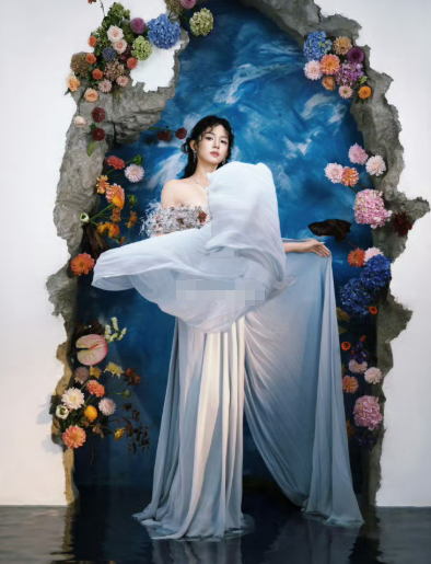 这个油画神女造型太适合周也了！古典中带着仙气，优雅中不失灵动，就像从艺术史里走出