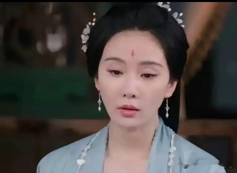 所以说到了不适合的年龄，就不要硬撑了。赵丽颖「逍遥」的剧照出来后，本来大家还