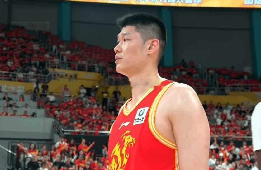 再下一城！广厦2-0深圳夺赛点布朗30分贺希宁18分广厦男篮2比0深圳男篮北