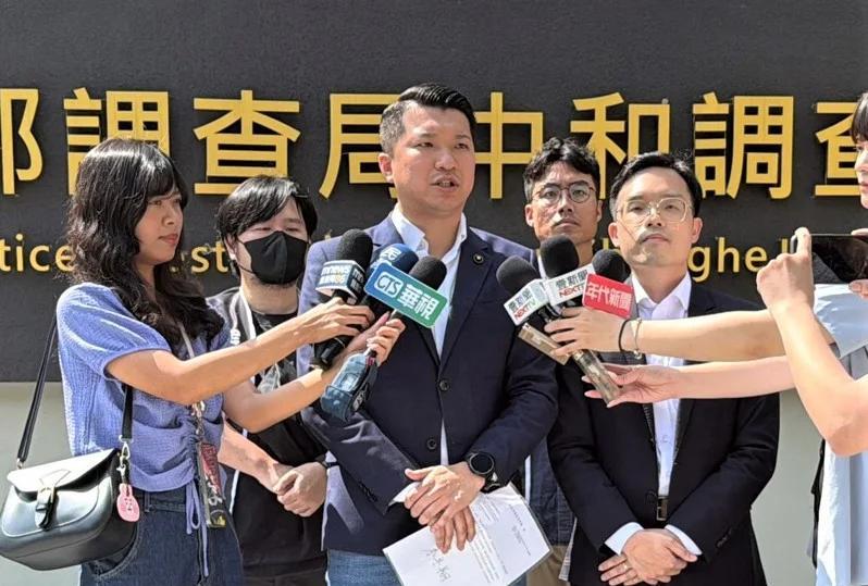 控蓝营反罢免发走路工绿议员李宇翔具名检举国民党立委洪孟楷、罗智强与新北市