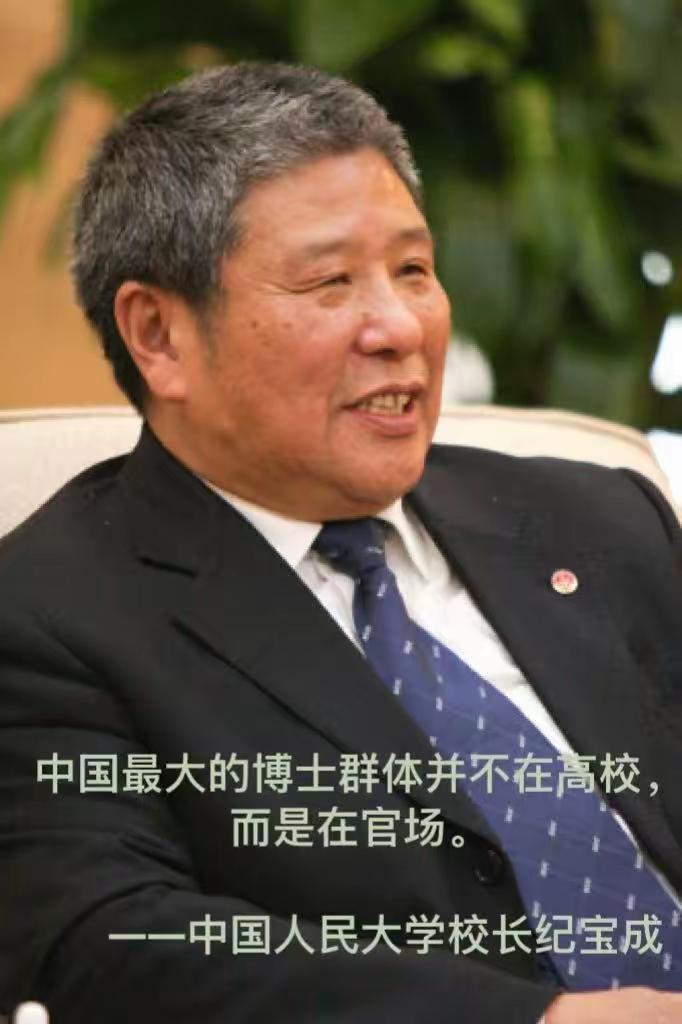 曾经红极一时的天才少女蒋方舟，人生开局一度让无数人羡慕。出身普通家庭，母亲是语文