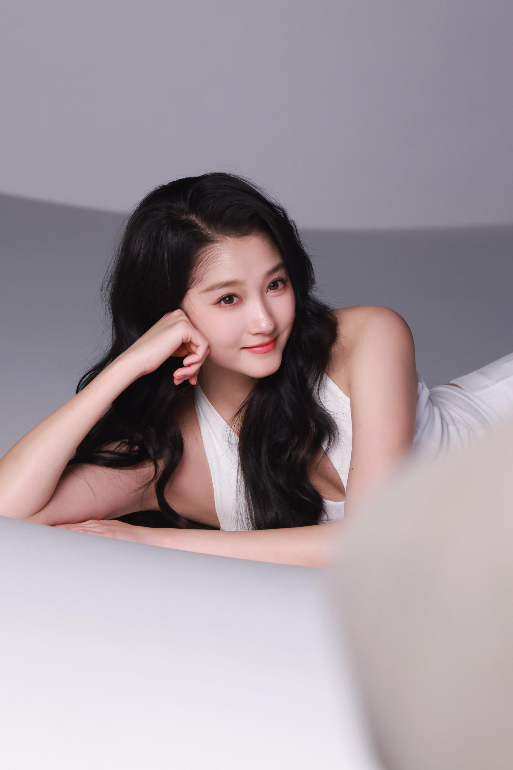 关晓彤新年超美形象大片活力满满的内娱姐姐。