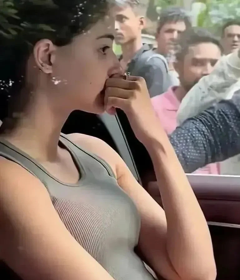印度种姓真可怕，女子豪车捂鼻逃**文章：**