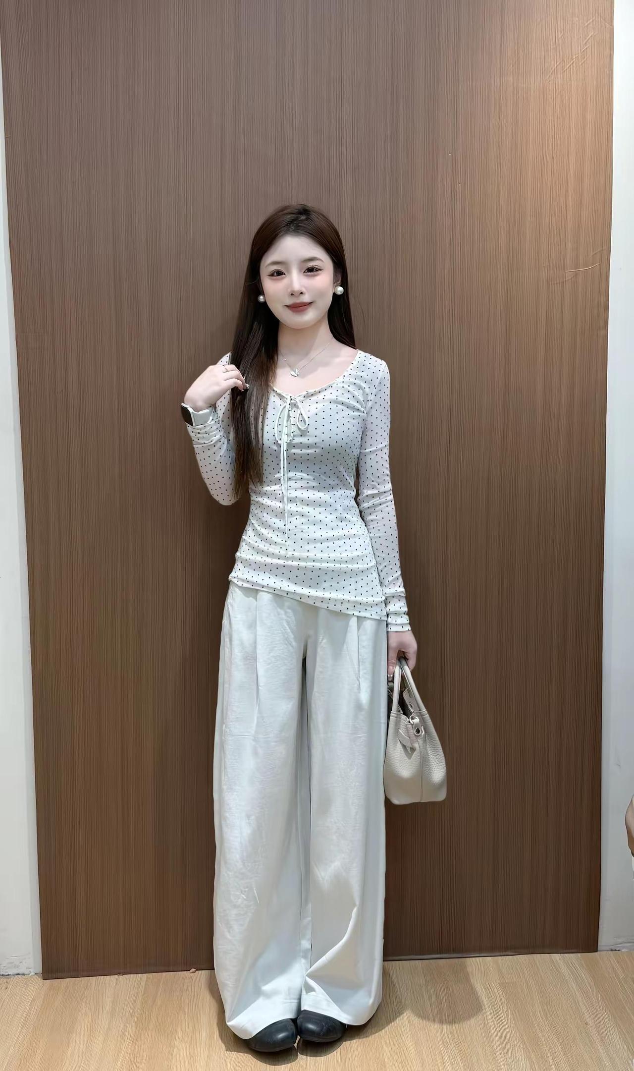 “去喜欢那个很拽却为你低头的人去珍惜那个很忙却为你有空的人”