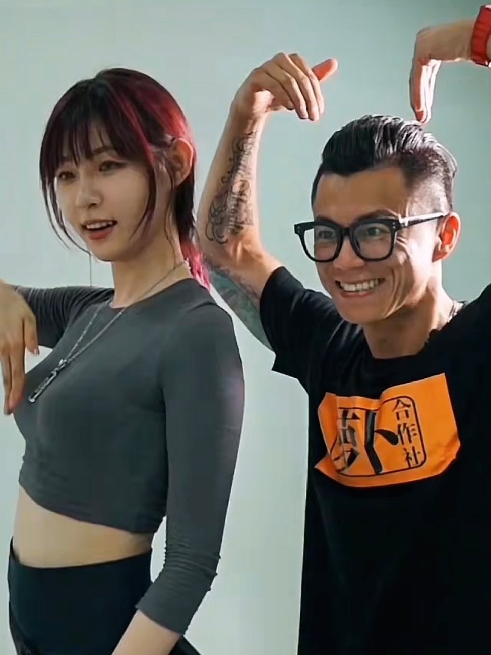 陈老师以前约的人，现在约的人。​​​