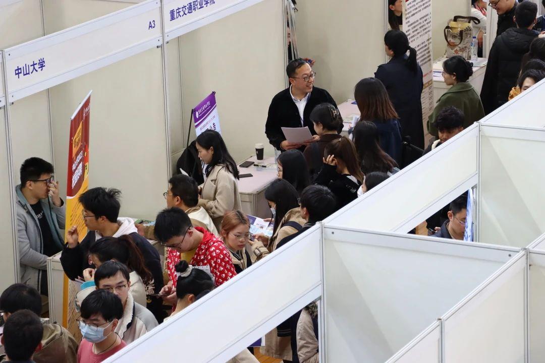 5月8日，多所高校陆续发布硕士研究生思想政治品德审查通知，标志着新一届研究生录取