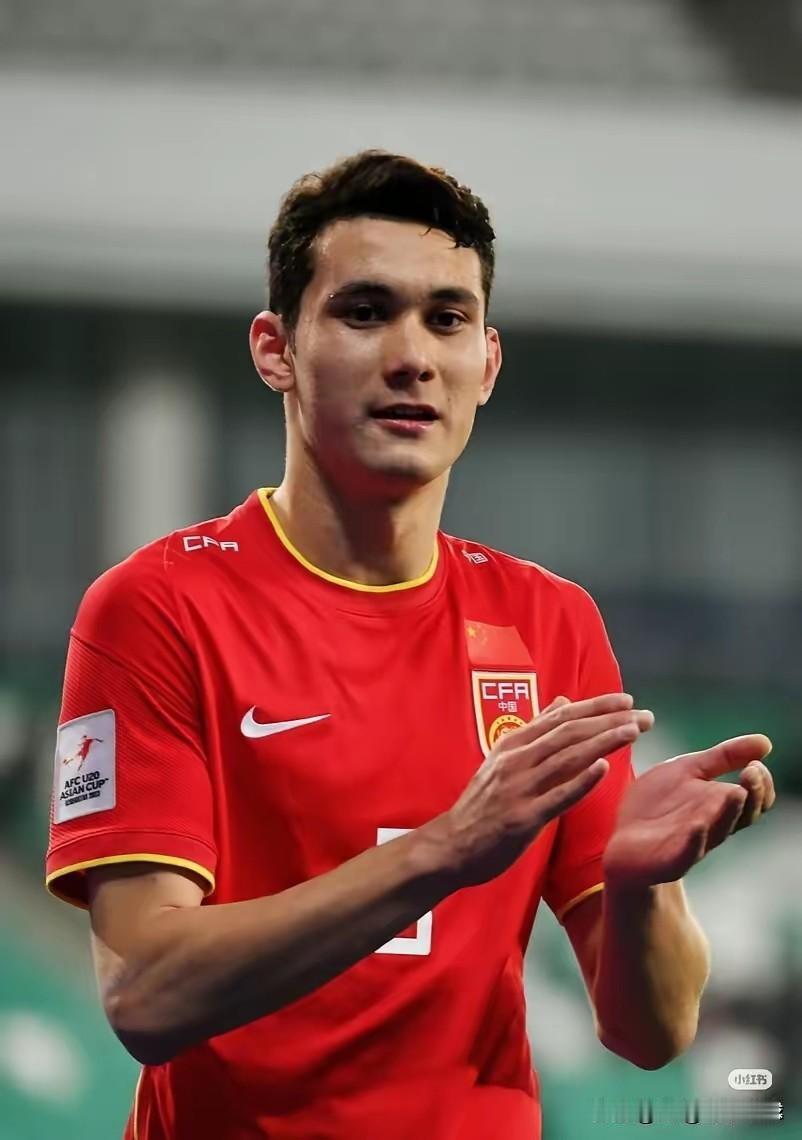 拜合拉木，让我想起来黎兵！身高体型接近，打法相似，特别是身上那股子拼劲，让人敬佩