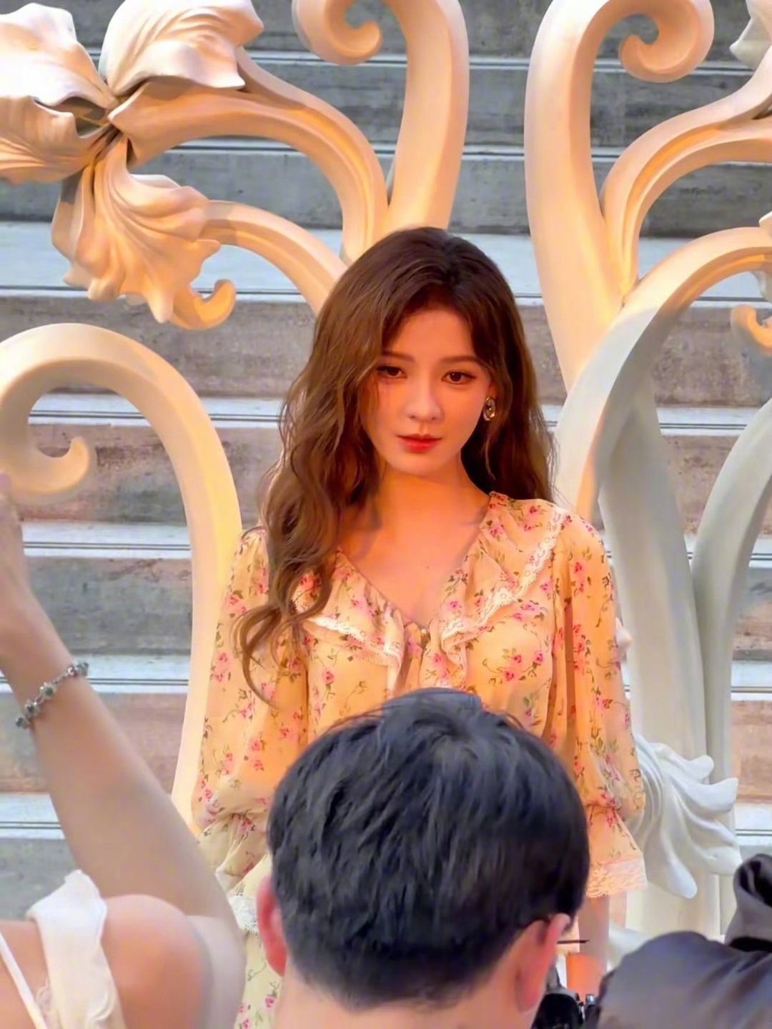 梁洁张予曦同框爱看姐姐们贴贴！两位美女同框对大家眼睛太友好啦