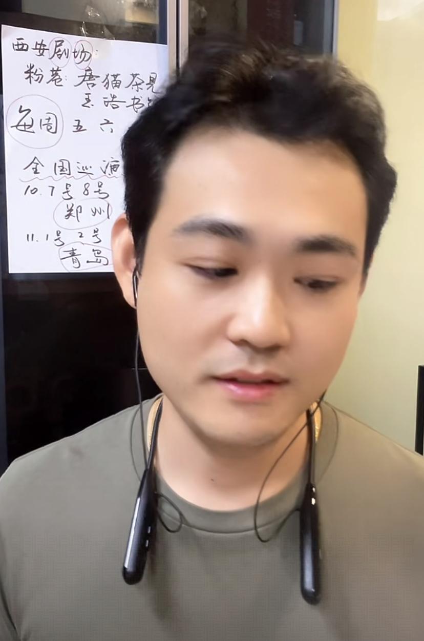 【著名相声演员张玉浩直播再提裂穴，卢鑫是否会下场回应？你怎么看？】9月11日，