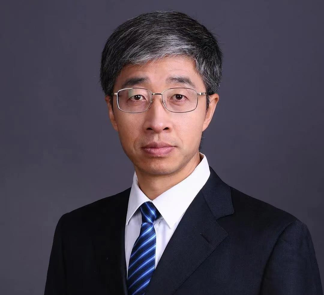 没想到一夜之间火了！北师大副教授陈志新，因为自己的课没有被教务处排上，但又不想浪