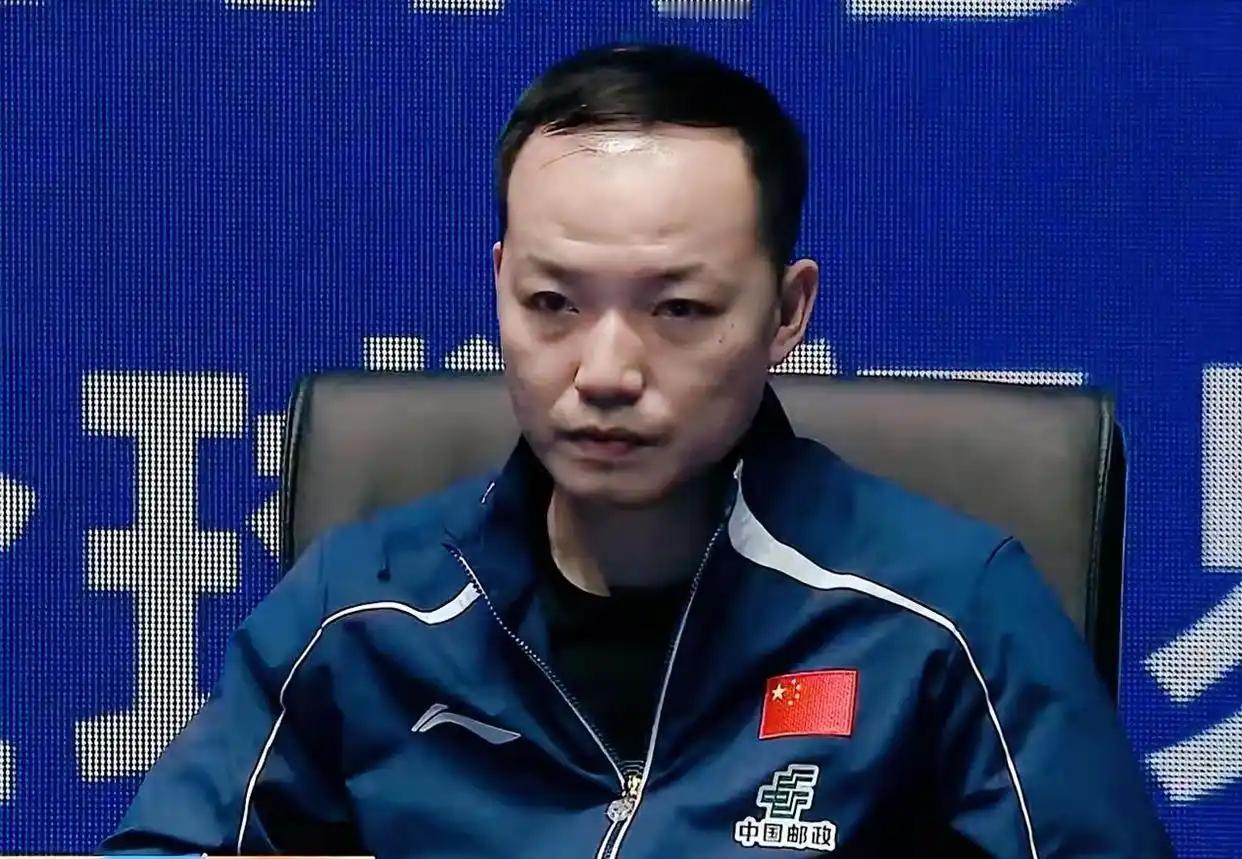 任浩有什么好生气的呢。陈熠面对场上的削球旋转看得一头雾水，其实他自己坐在教练