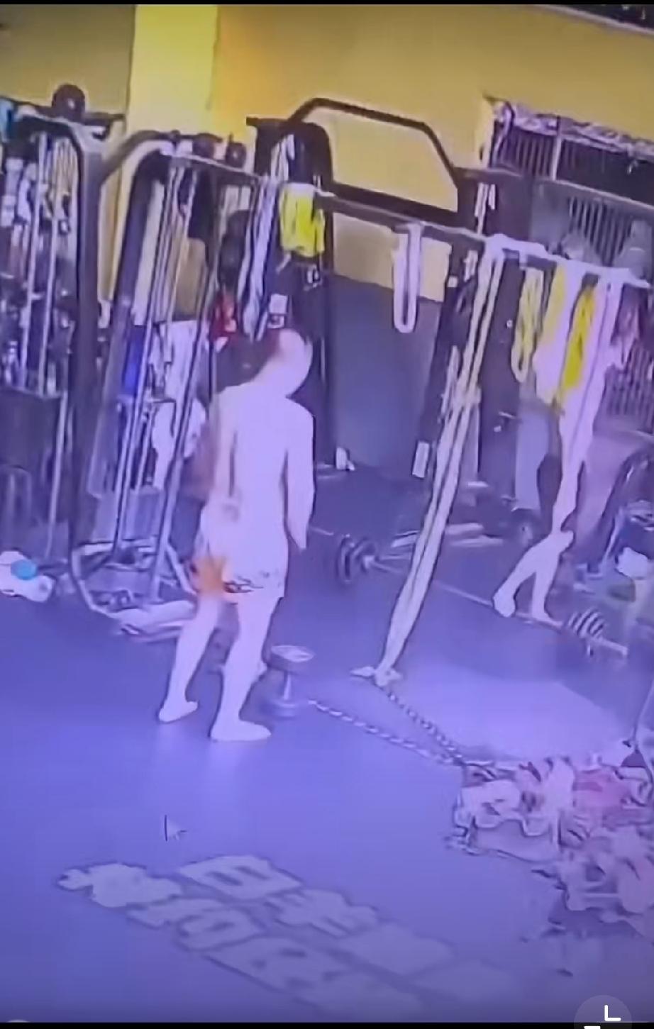 健身房里的大神，无氧运动真给自己干成无氧了！[捂脸哭]有氧健身房无氧训练方法无