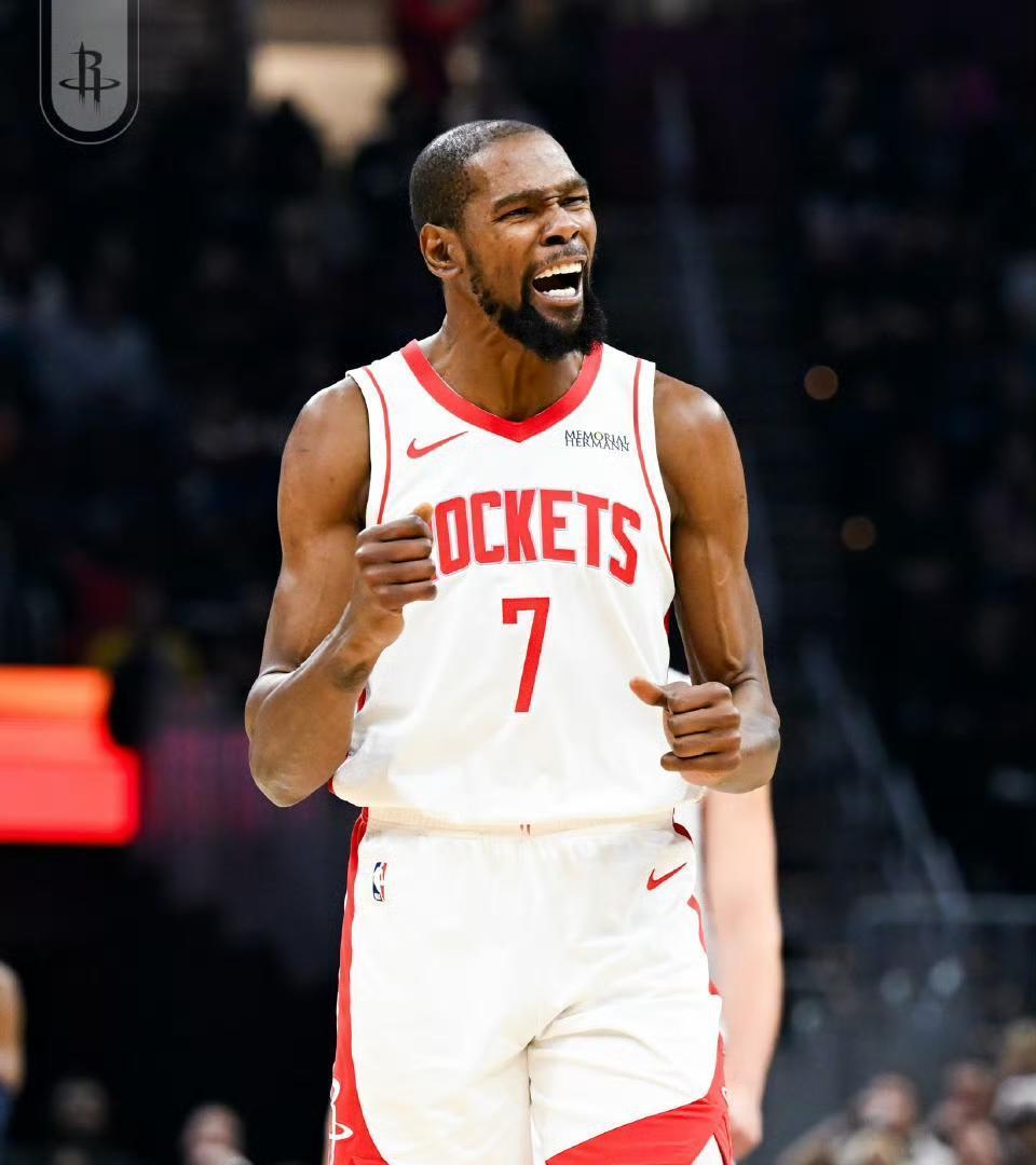 火箭队领先时，球员的手在发抖——这不是体力透支，是心理在报警。你看数据：领先进