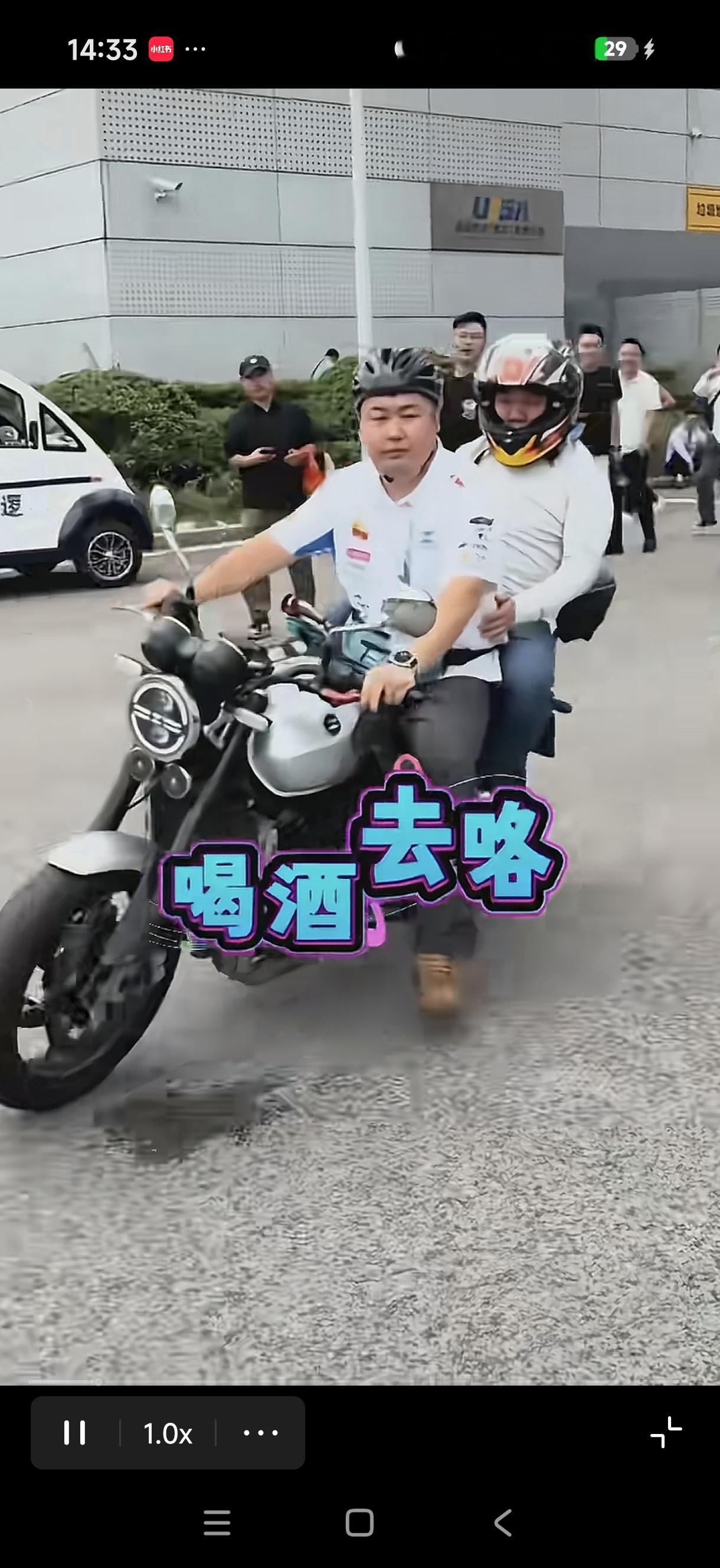 以前我一直很好奇，粉丝为什么执意要喊张雪野生总裁？直到这次看完重庆摩博会全程，我彻底看懂了！市面上所