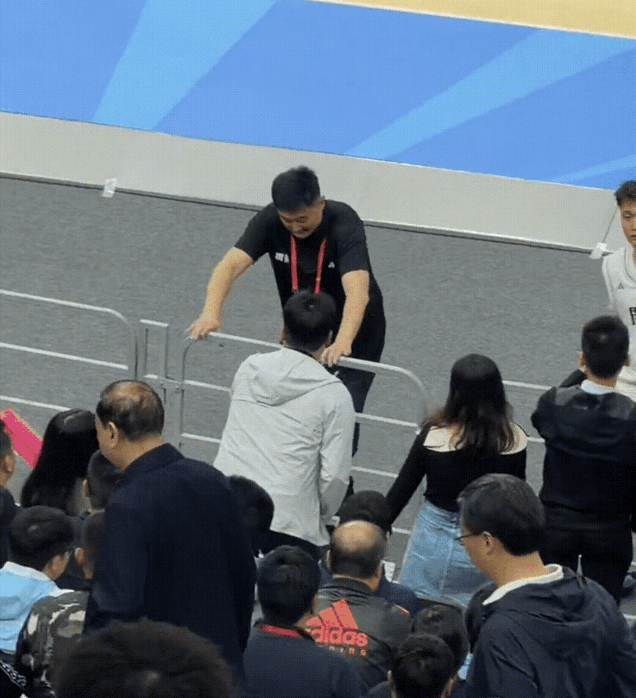 杜锋当年在国家队要是有这样敏捷的身手，估计国家队早就进奥运四强了！大亚湾全运