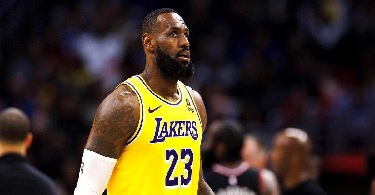 我跟你说，就怕那种藏在水面下的鳄鱼，不动声色，一出手就是要命的。快船，现在就是